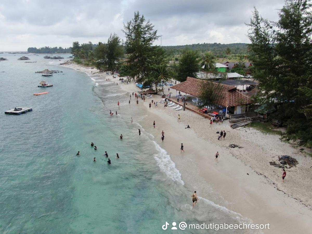 Madu Tiga Beach&Resort Tanjung Pinang Exterior foto