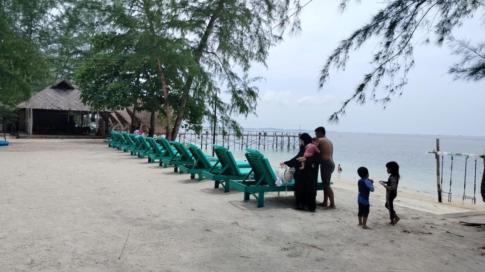 Madu Tiga Beach&Resort Tanjung Pinang Exterior foto