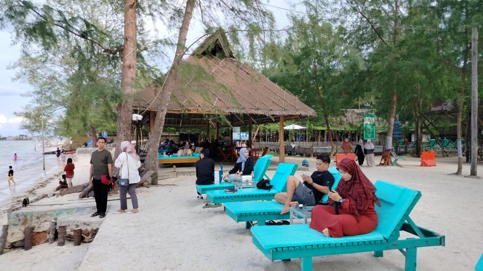 Madu Tiga Beach&Resort Tanjung Pinang Exterior foto