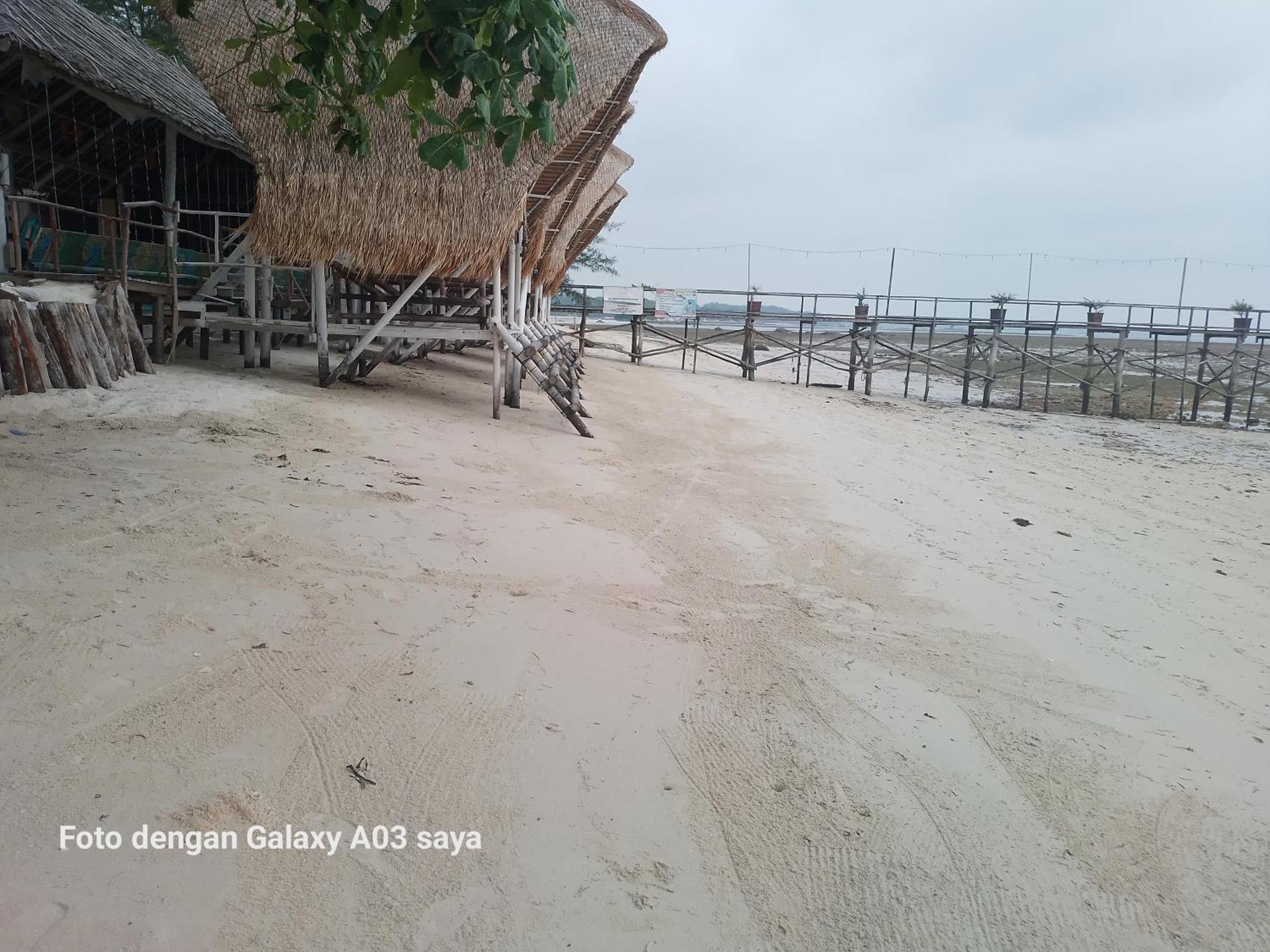 Madu Tiga Beach&Resort Tanjung Pinang Exterior foto