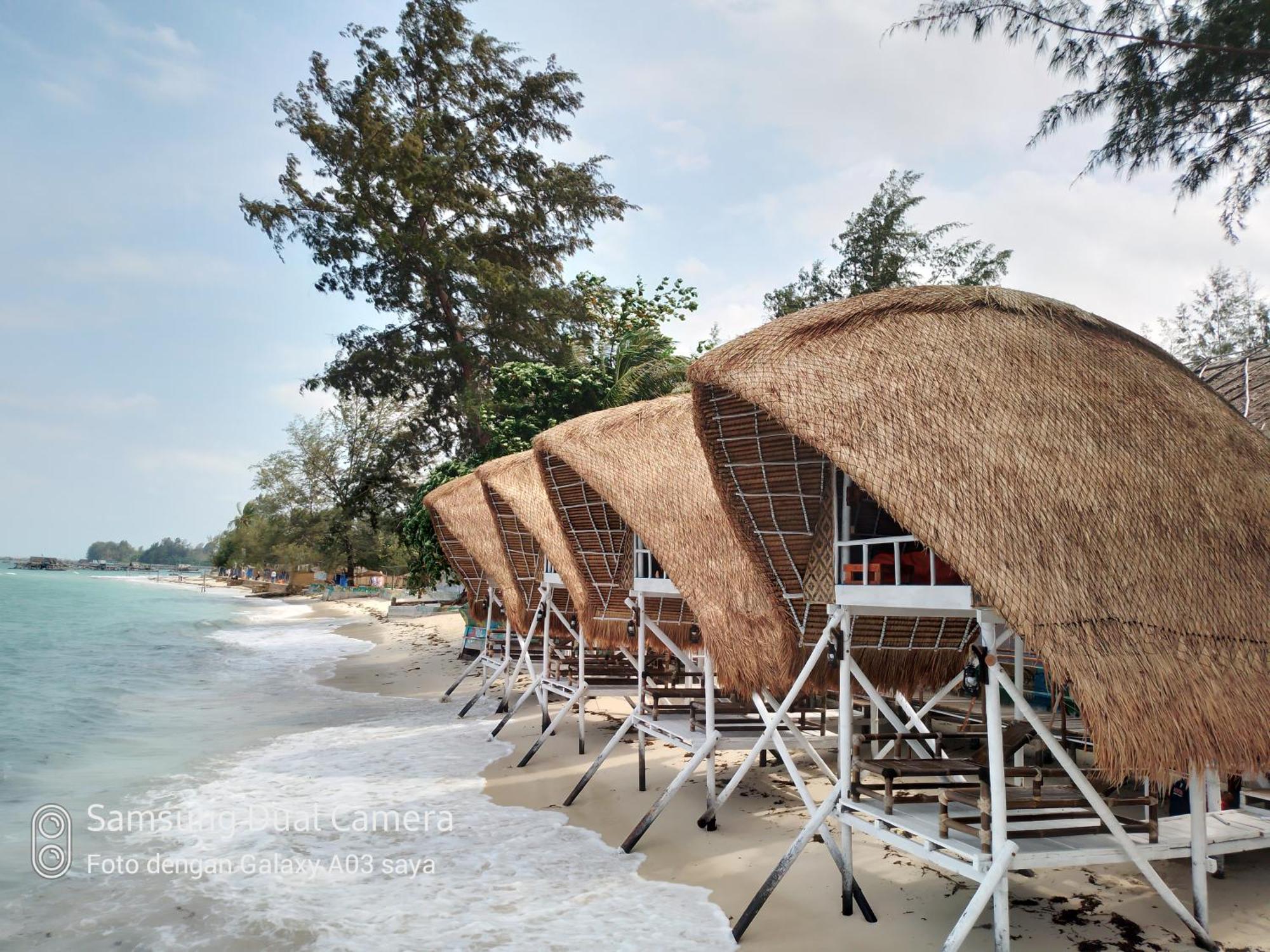 Madu Tiga Beach&Resort Tanjung Pinang Exterior foto